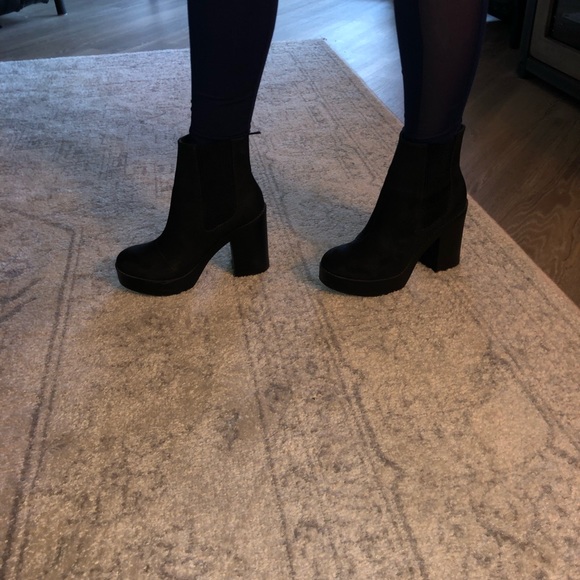 Cute black H&M booties. Size 7. - Picture 3 of 5